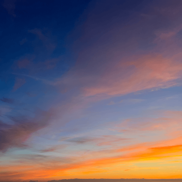 Morceau de ciel et dégradé bleu et orange