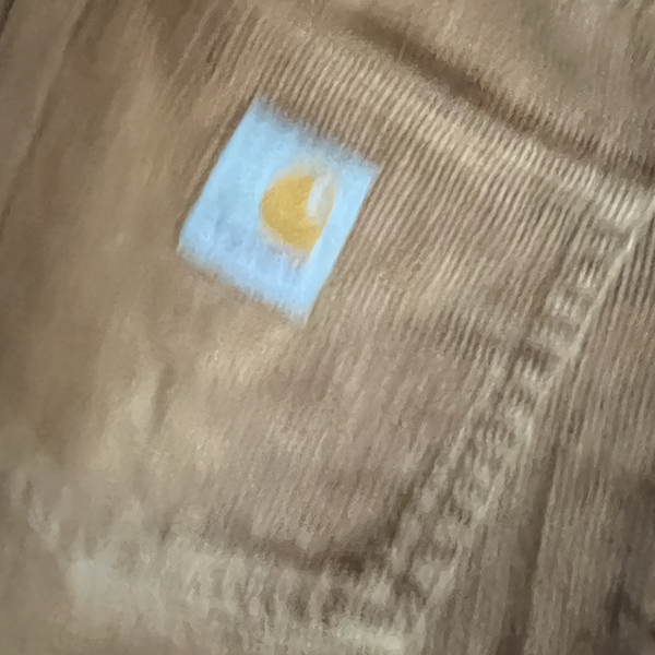 Photo flou d'une poche de pantalon marron