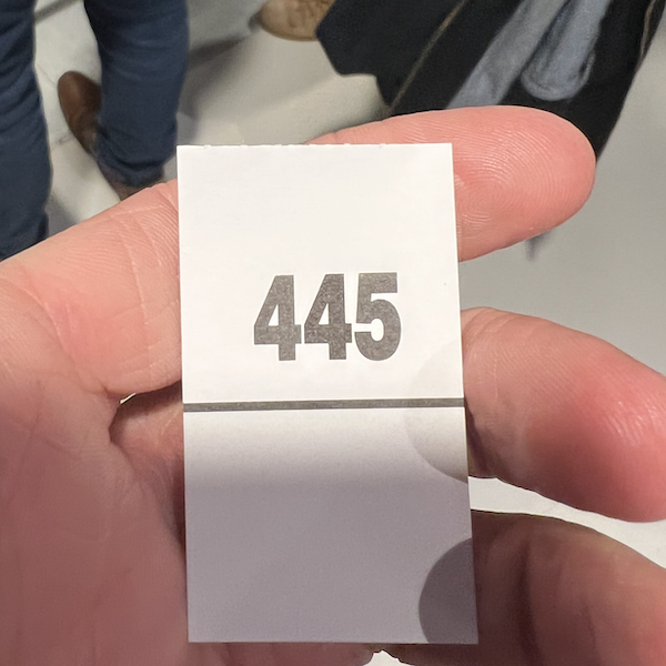 étiquette avec le numéro 445